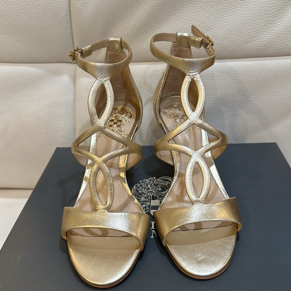 NIB VINCE CAMUTO VC-PAYTO STYLE 3” HEELS in  EGYPTIAN GOLD COLOR